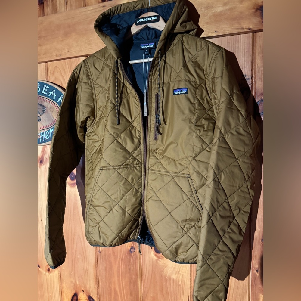 Patagonia Men’s Diamond Quilted Bomber Jacket Small NWT